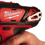 Masina de gaurit/infiletat cu 2 acumulatori Milwaukee M12 BDD-202C