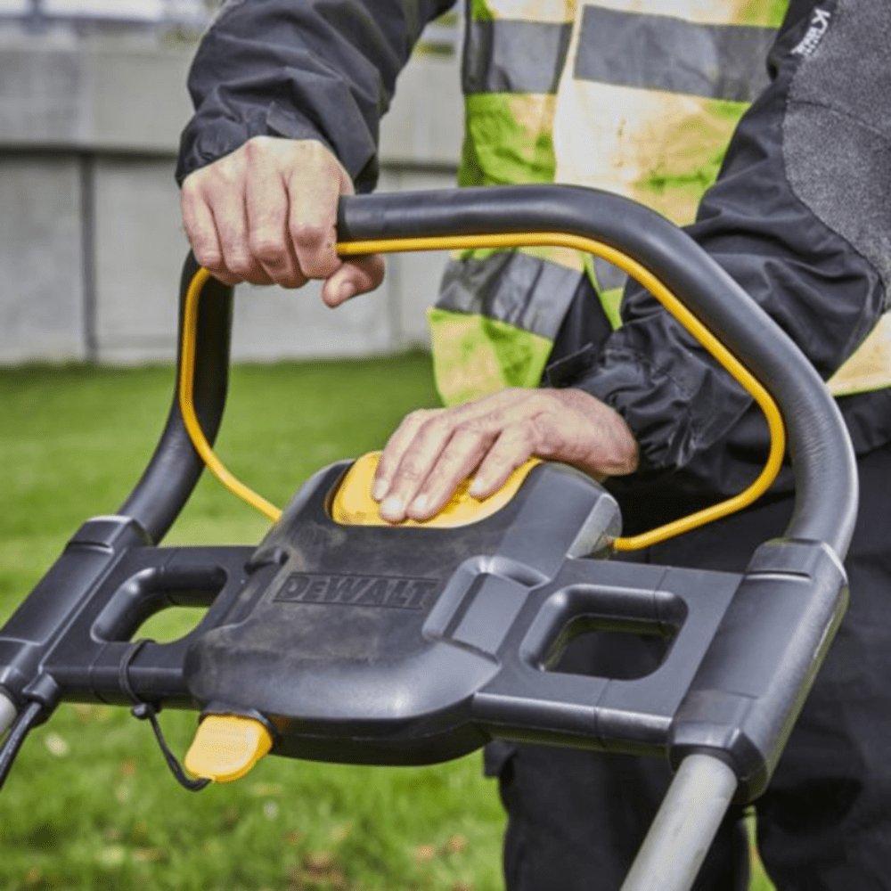 Masina de tuns gazon DeWalt DCMW564N-XJ Masina de tuns gazon DeWalt DCMW564N-XJ