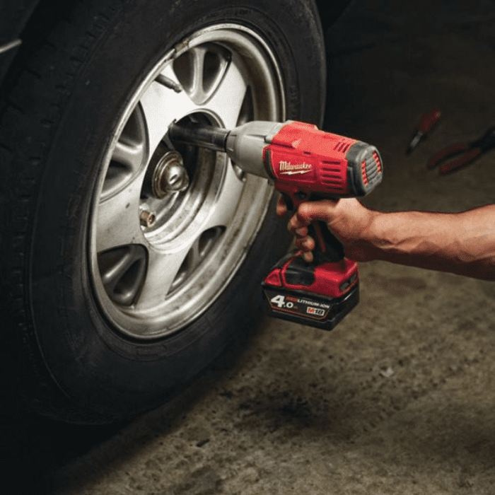 Masina de insurubat cu impact cu 2 acumulatori Milwaukee HD18 HIW-402C Masina de insurubat cu impact cu 2 acumulatori Milwaukee HD18 HIW-402C