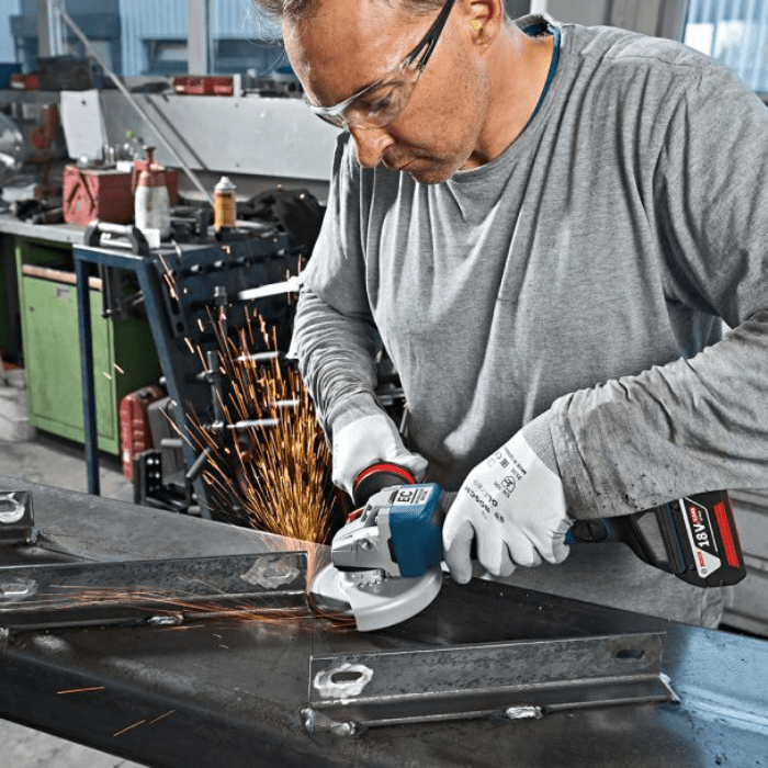 Polizor unghiular cu 2 acumulatori 4.0 Ah Bosch GWS 18-125 V-Li Polizor unghiular cu 2 acumulatori 4.0 Ah Bosch GWS 18-125 V-Li