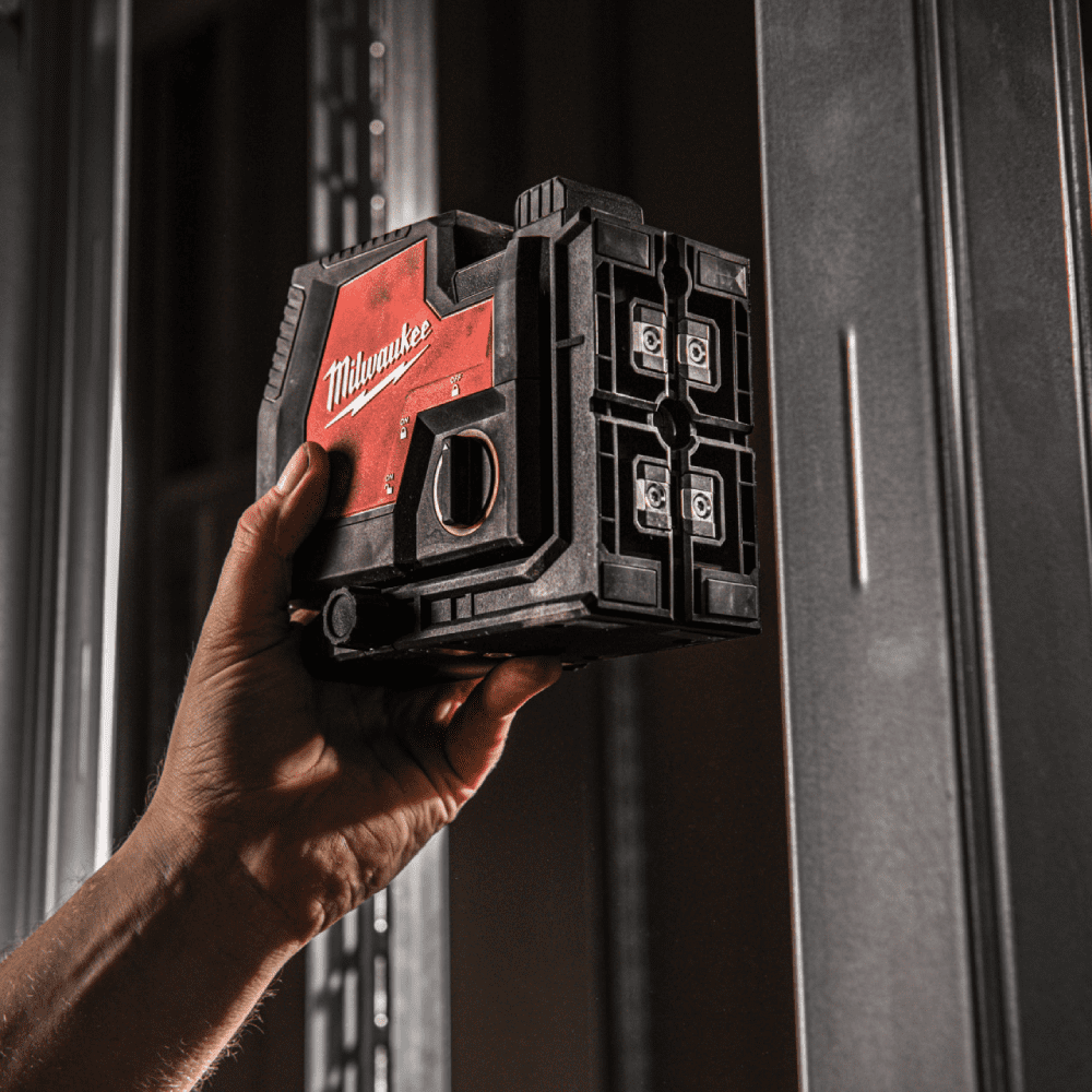 Nivela laser cu 2 linii Milwaukee L4 CLL-301C Nivela laser cu 2 linii Milwaukee L4 CLL-301C