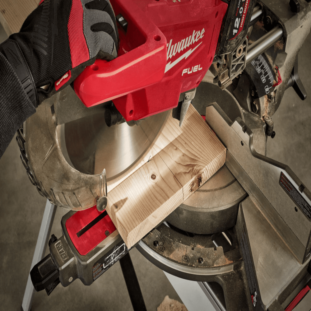 Fierastrau circular multifunctional cu 1 acumulator Milwaukee M18 FMS305-121 Fierastrau circular multifunctional cu 1 acumulator Milwaukee M18 FMS305-121