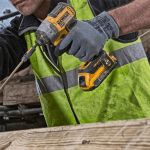 Masina de infiletat cu impact cu 1 acumulator DeWalt DCF887P1