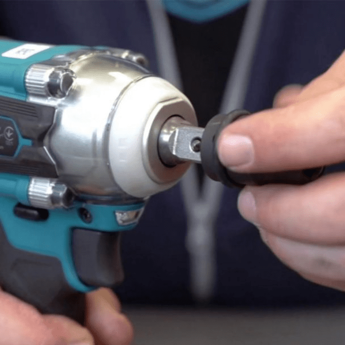 Masina de insurubat cu impact cu 2 acumulatori Makita DTW301RTJ Masina de insurubat cu impact cu 2 acumulatori Makita DTW301RTJ