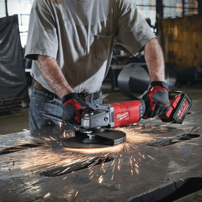 Polizor unghiular cu 1 acumulator 12Ah Milwaukee M18 FLAG230XPDB-121C Polizor unghiular cu 1 acumulator 12Ah Milwaukee M18 FLAG230XPDB-121C