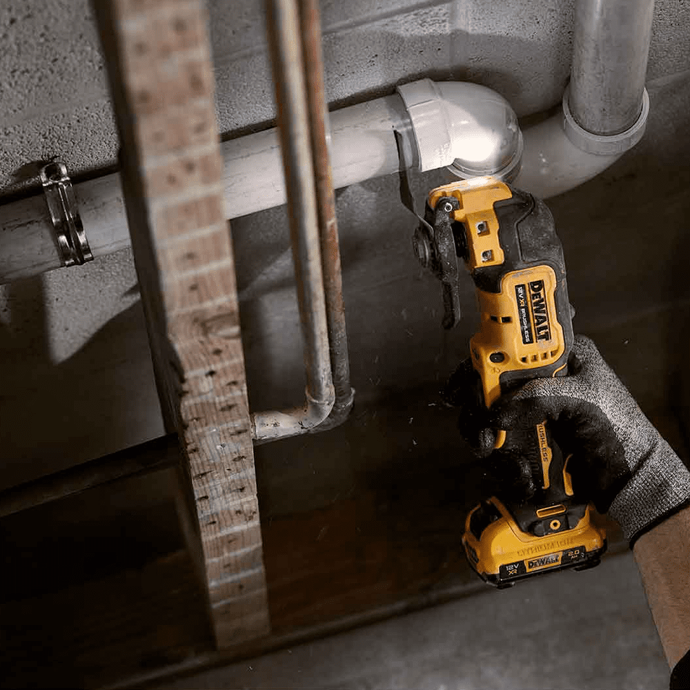 Scula oscilanta multifunctionala cu 2 acumulatori DeWalt DCS353D2 Scula oscilanta multifunctionala cu 2 acumulatori DeWalt DCS353D2