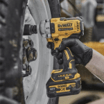 Masina de insurubat cu impact cu 2 acumulatori DeWalt DCF891P2G