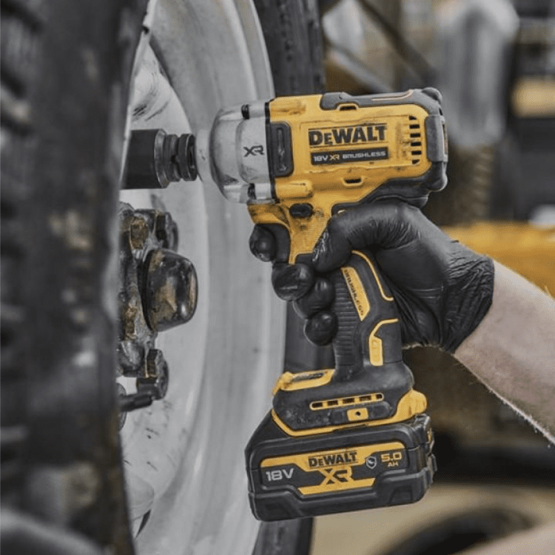 Masina de insurubat cu impact cu 2 acumulatori DeWalt DCF891P2G Masina de insurubat cu impact cu 2 acumulatori DeWalt DCF891P2G