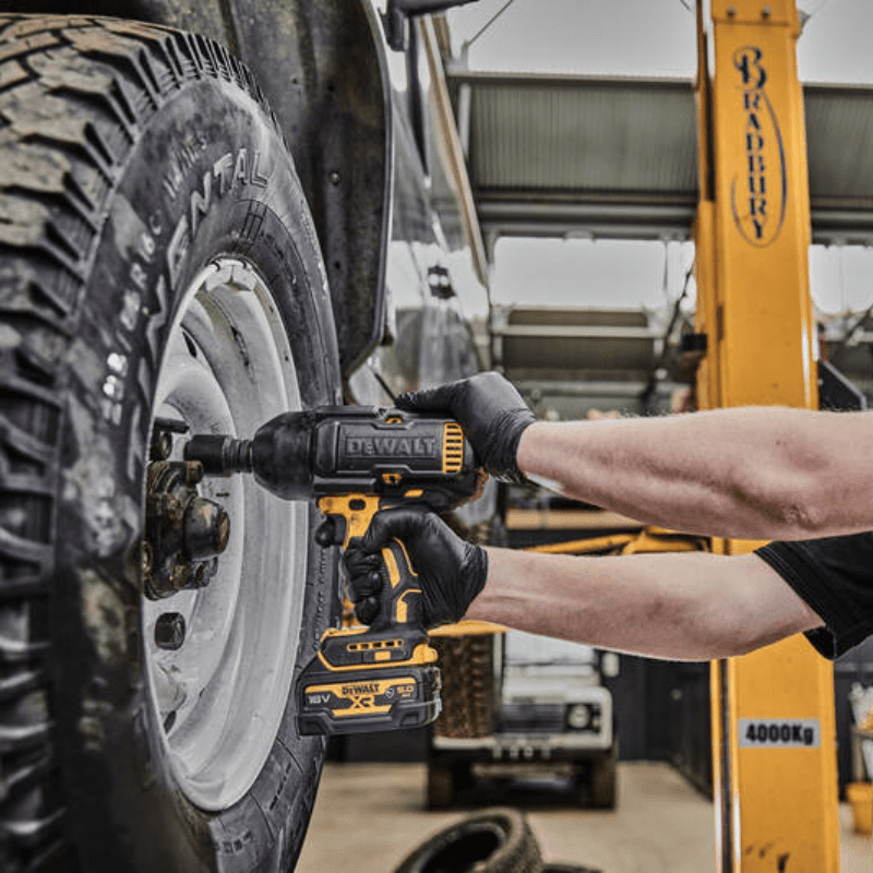 Masina de insurubat cu impact cu 2 acumulatori DeWalt DCF900P2G Masina de insurubat cu impact cu 2 acumulatori DeWalt DCF900P2G