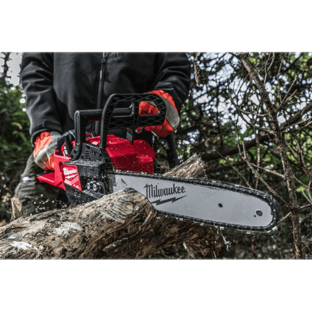 Motofierastrau cu 2 acumulatori 12Ah Milwaukee M18 FCHS35-122 Motofierastrau cu 2 acumulatori 12Ah Milwaukee M18 FCHS35-122