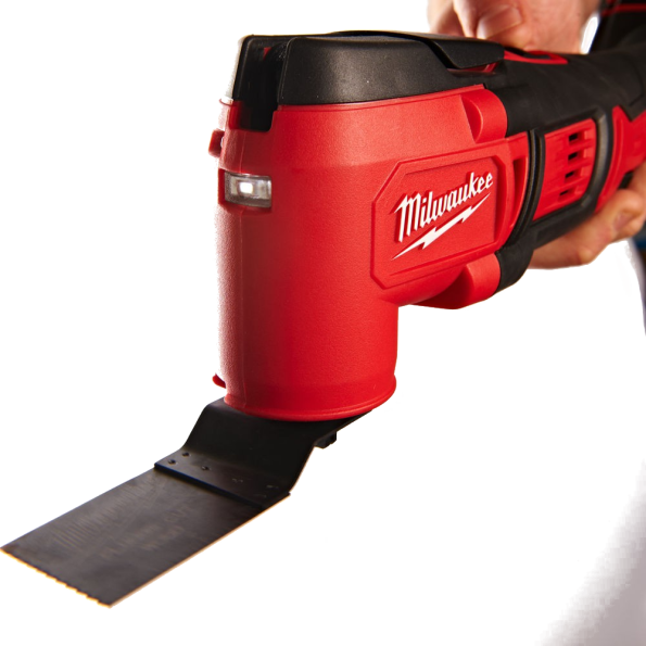 Unealta multifunctionala cu un acumulator Milwaukee M18BMT-421C