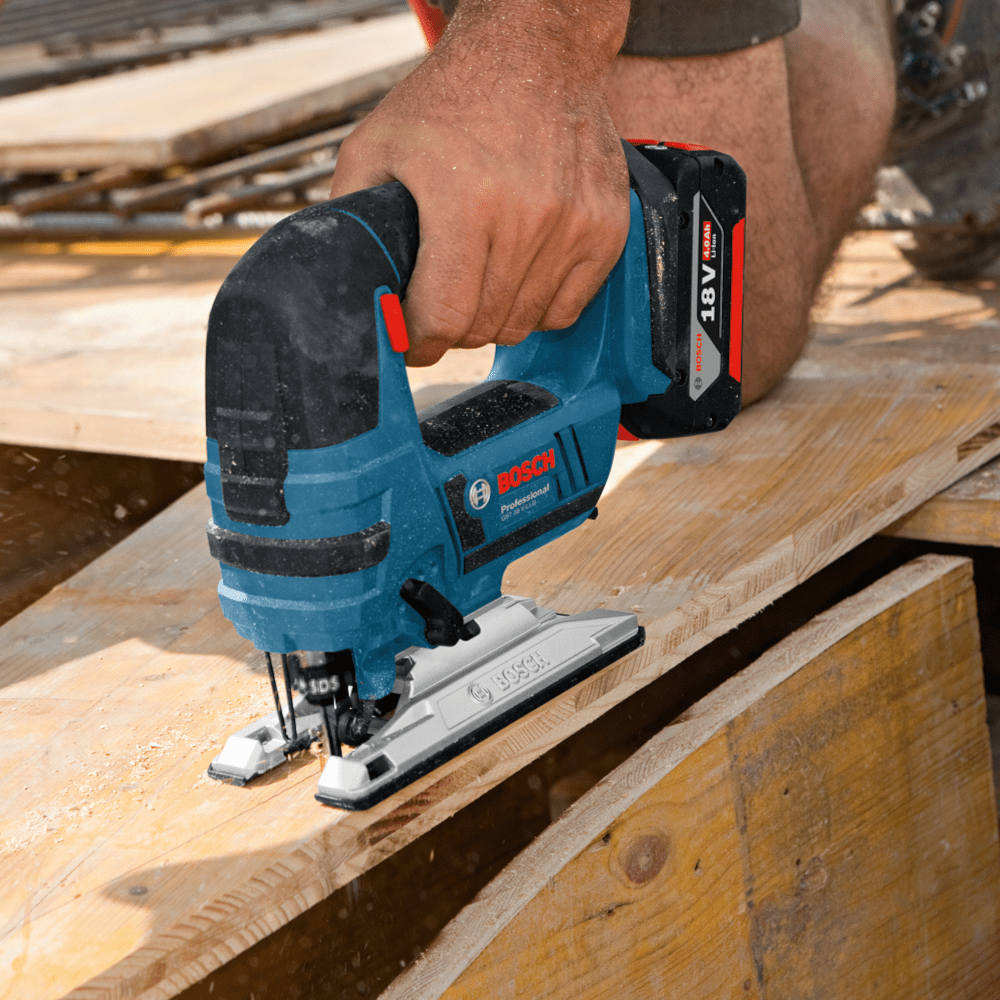 Fierastrau vertical pendular cu 2 acumulatori Bosch GST 18 V-LI B Fierastrau vertical pendular cu 2 acumulatori Bosch GST 18 V-LI B