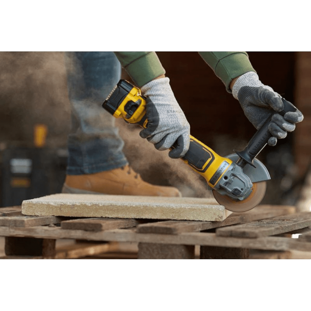 Polizor unghiular cu 2 acumulatori Stanley SFMCG700M2K Polizor unghiular cu 2 acumulatori Stanley SFMCG700M2K