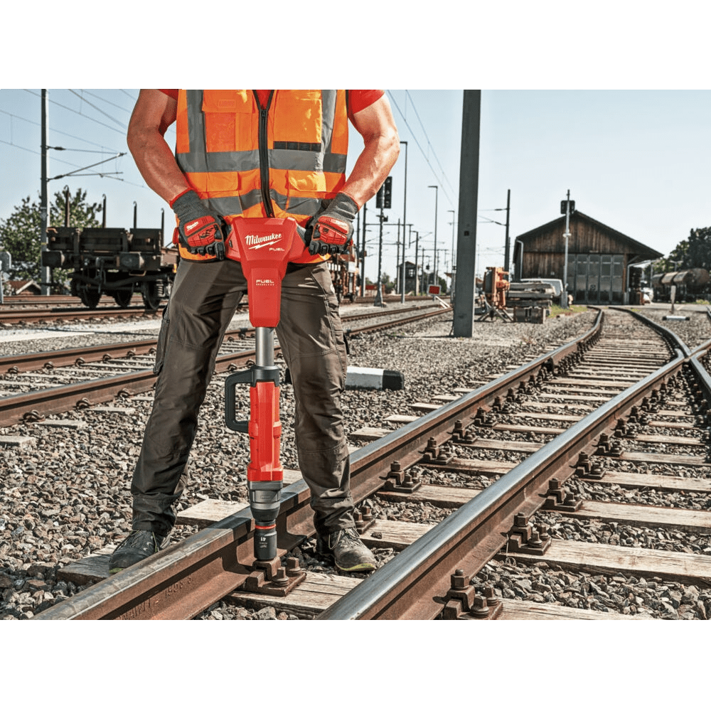 Masina de insurubat cu impact pentru cai ferate cu 2 acumulatori Milwaukee M18 FHIWF1R-122C Masina de insurubat cu impact pentru cai ferate cu 2 acumulatori Milwaukee M18 FHIWF1R-122C