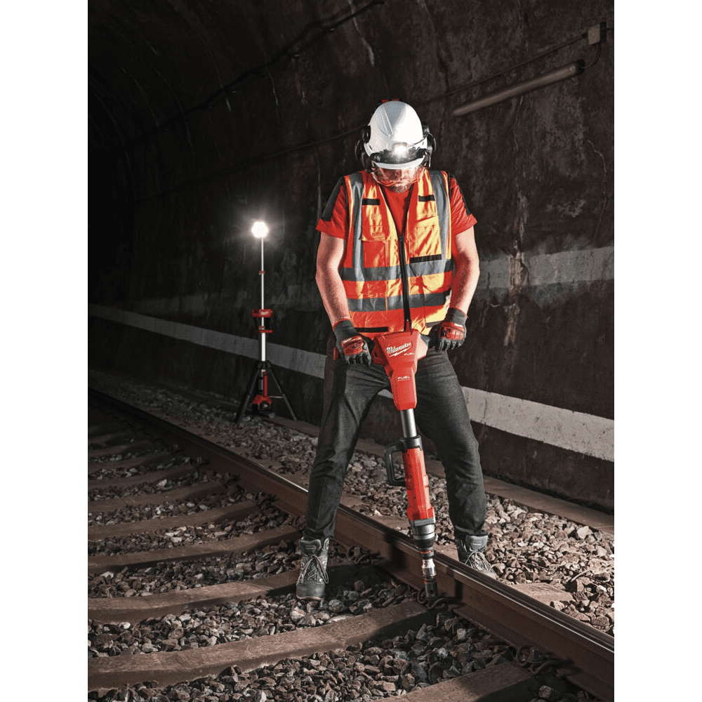 Masina de insurubat cu impact pentru cai ferate cu 2 acumulatori Milwaukee M18 FHIWF1R-122C Masina de insurubat cu impact pentru cai ferate cu 2 acumulatori Milwaukee M18 FHIWF1R-122C