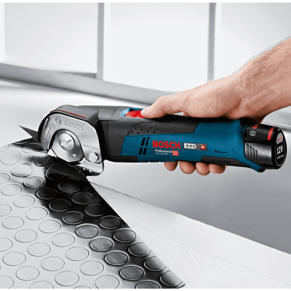 Foarfeca de taiat tabla cu 2 acumulatori 2Ah Bosch GUS 12V-300 Foarfeca de taiat tabla cu 2 acumulatori 2Ah Bosch GUS 12V-300