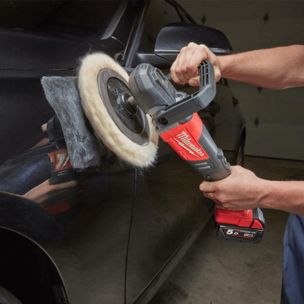 Masina de polisat cu 2 acumulatori Milwaukee M18 FAP180-502X - Resigilat Masina de polisat cu 2 acumulatori Milwaukee M18 FAP180-502X - Resigilat