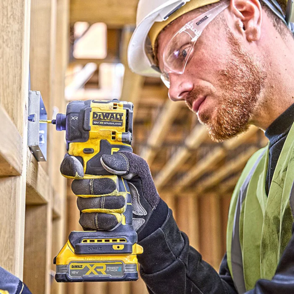 Masina de insurubat cu impact cu 2 acumulatori 5Ah DeWalt DCF870H2T