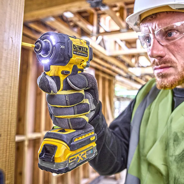 Masina de insurubat cu impact cu 2 acumulatori 5Ah DeWalt DCF870H2T