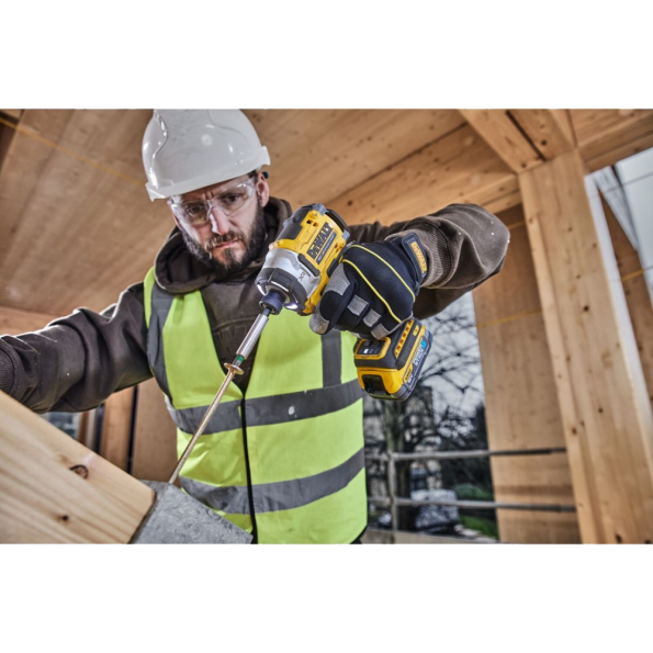 Masina de insurubat cu impact fara acumulatori DeWalt DCF860NT