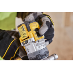 Masina de gaurit si insurubat cu 2 acumulatori DeWalt DCD1007H2T