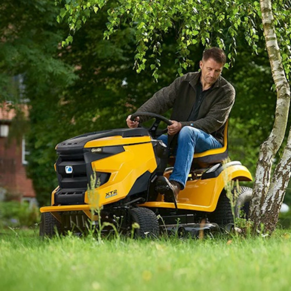 Tractor de tuns gazon pe benzina Cub Cadet XT2 QS117