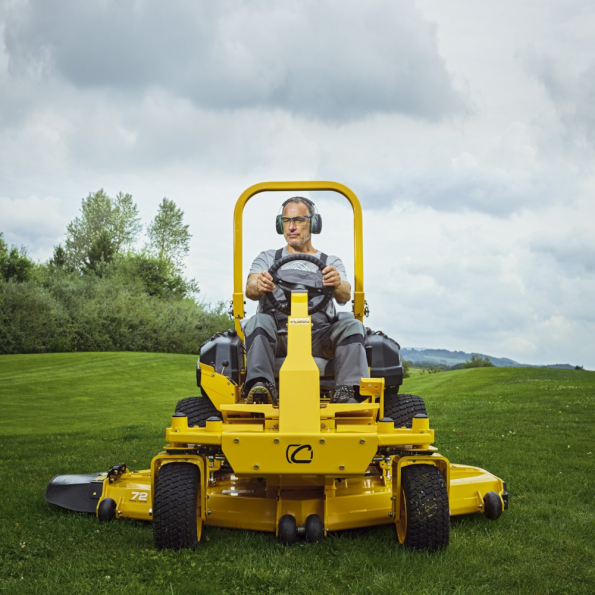 Tractor de tuns gazon Cub Cadet Pro Zero-Turn Z7 183